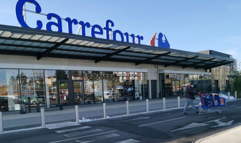 Carrefour cherche à supprimer un millier de postes pour faire des économies